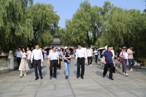 主流媒體“活力中國調(diào)研行”探訪仁和集團 解碼中醫(yī)藥現(xiàn)代化創(chuàng)新基因